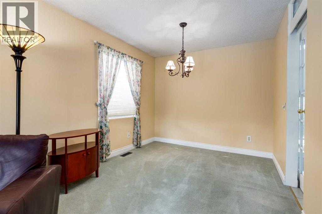 2512 106 Avenue SW, Calgary, Alberta  T2W 2H9 - Photo 7 - A2335121