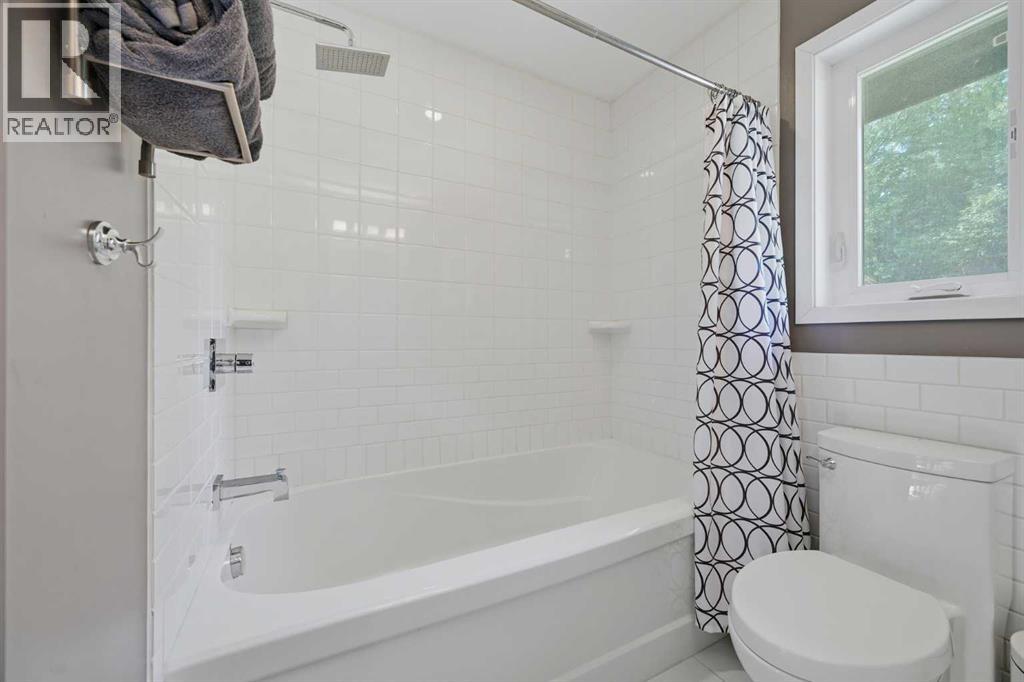 111 Coachwood Crescent SW, Calgary, Alberta  T3H 1C2 - Photo 18 - A2335109