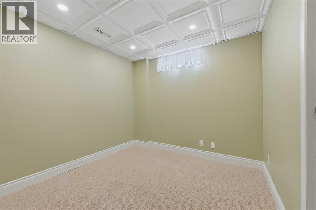 111 Coachwood Crescent SW, Calgary, Alberta  T3H 1C2 - Photo 34 - A2335109