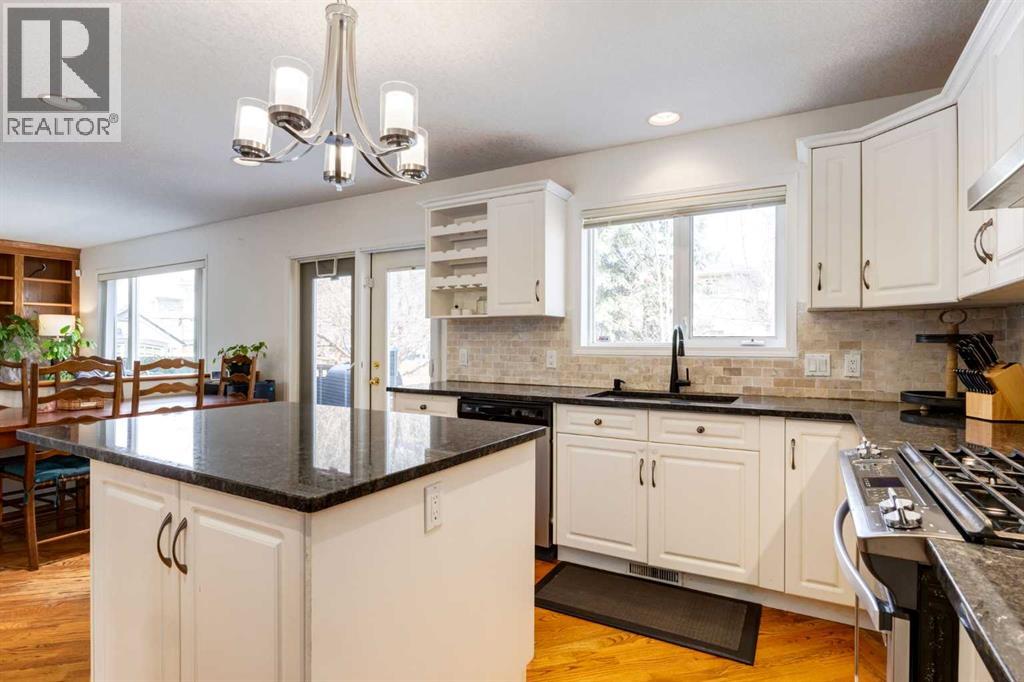 439 Mountain Park Drive SE, Calgary, Alberta  T2Z 2N9 - Photo 9 - A2308430