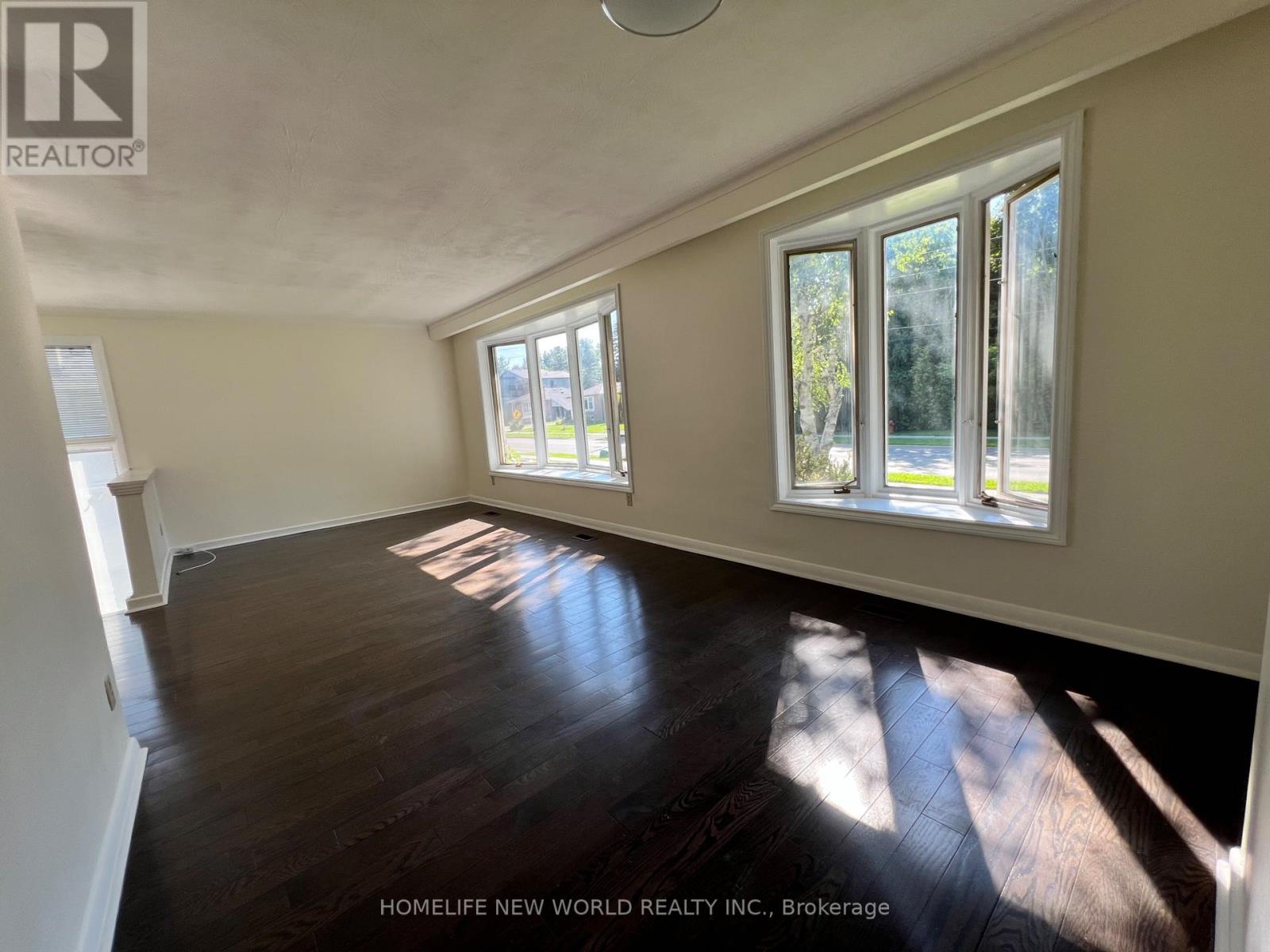 53 Aurora Heights Drive, Aurora, Ontario  L4G 2W6 - Photo 2 - N13642950