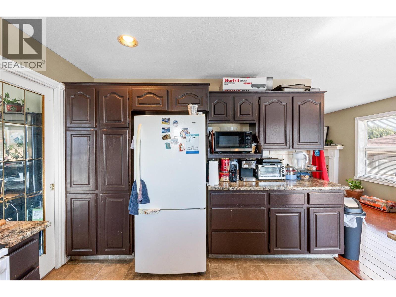 693 Mayfair Court, Kelowna, British Columbia  V1X 7H7 - Photo 17 - 10394265