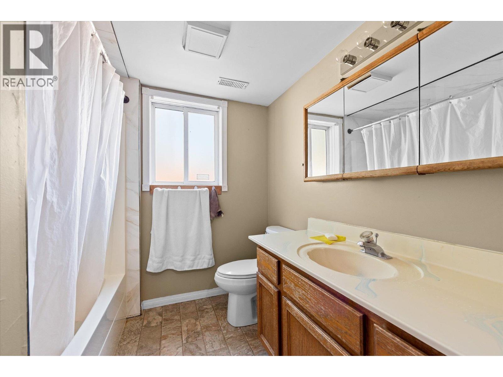 693 Mayfair Court, Kelowna, British Columbia  V1X 7H7 - Photo 36 - 10394265