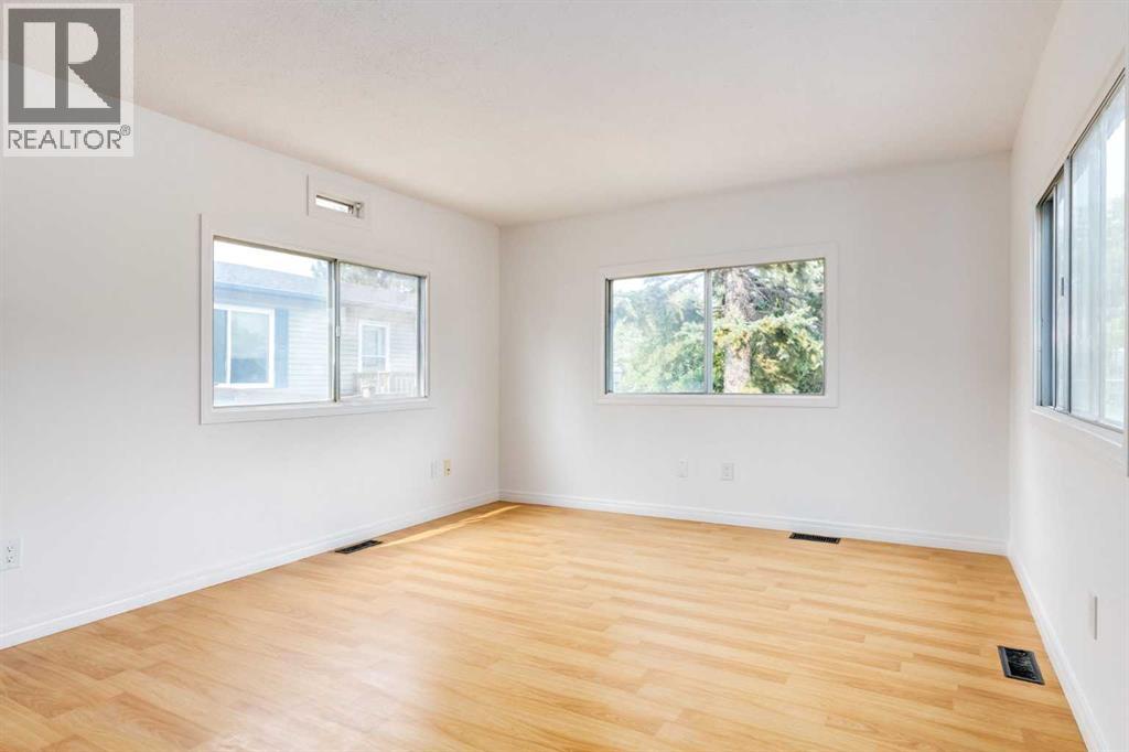 3223 83 Street, Calgary, Alberta  T3B 5N7 - Photo 11 - A2332570