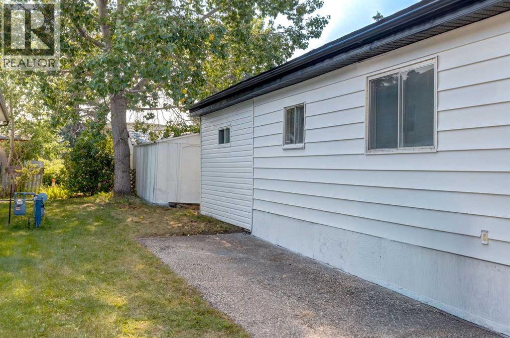 3223 83 Street, Calgary, Alberta  T3B 5N7 - Photo 24 - A2332570