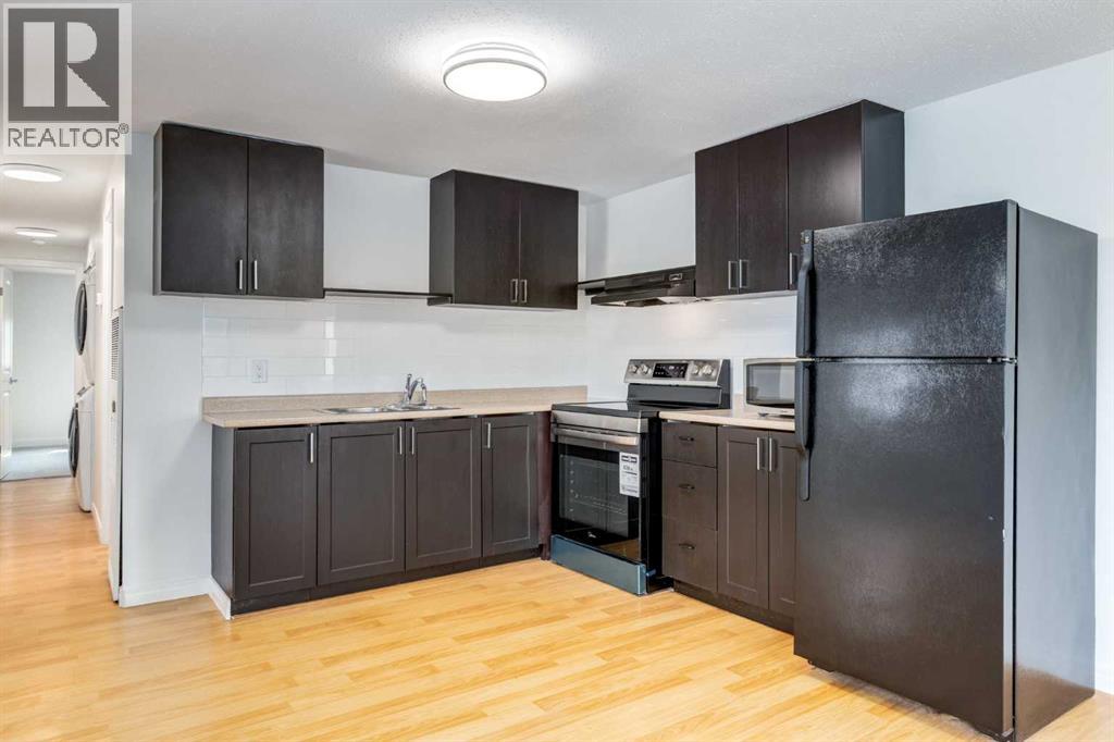 3223 83 Street, Calgary, Alberta  T3B 5N7 - Photo 7 - A2332570