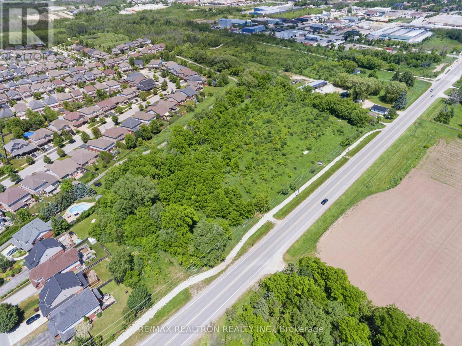 645 Sixth Street, Collingwood, Ontario L9Y 3Y9 - Photo 3 - S13642976