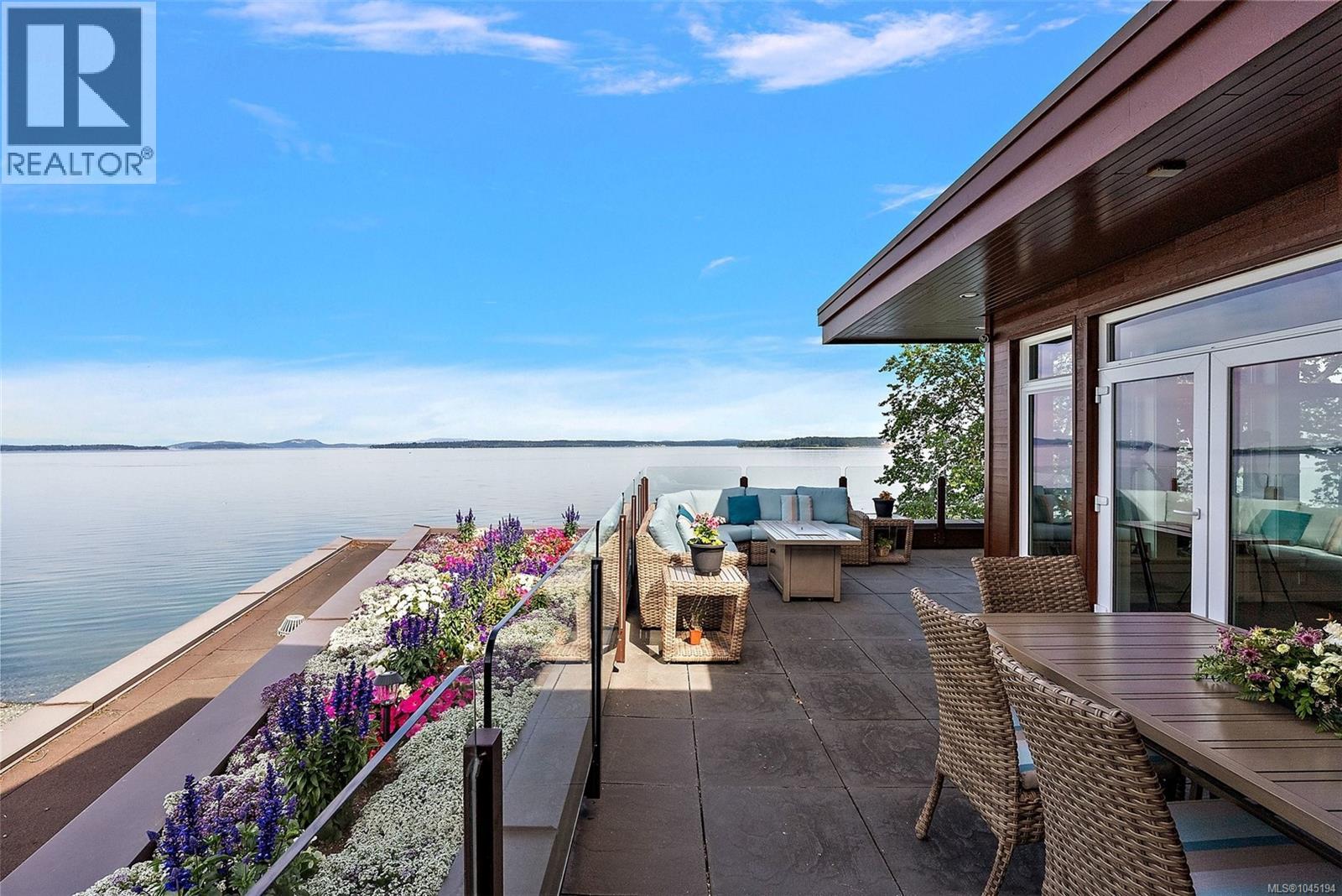 302 9115 Lochside Dr, North Saanich, British Columbia