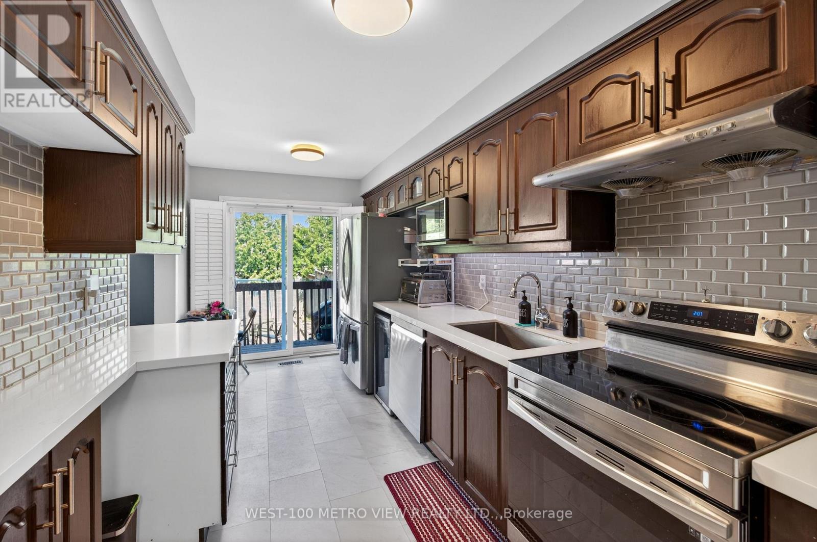 5361 Bullrush Drive, Mississauga, Ontario  L5V 2C1 - Photo 3 - W13642978