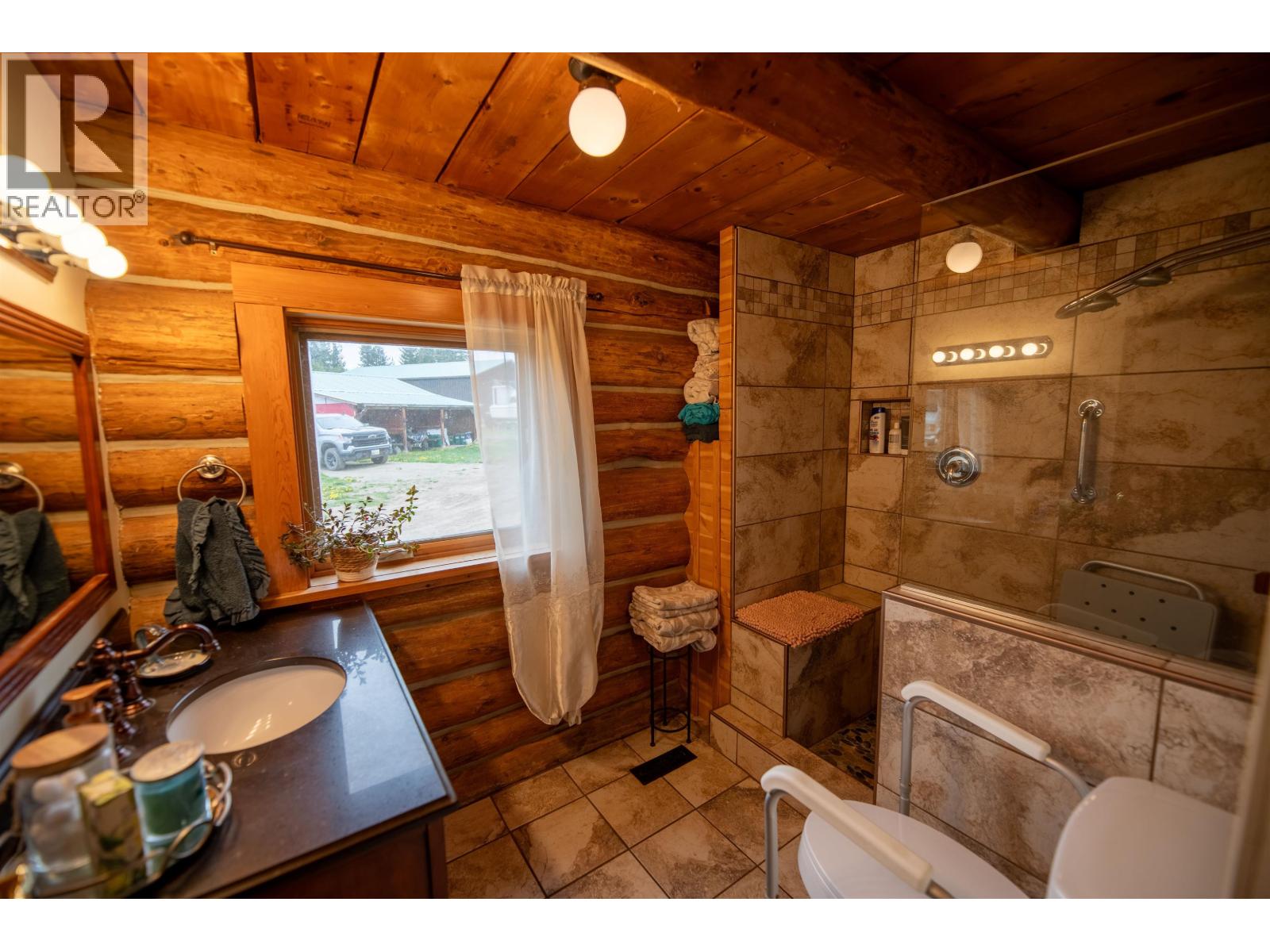 3711 Whitehorse Lake Road, Lac La Hache, British Columbia  V0K 1T0 - Photo 16 - R3123937