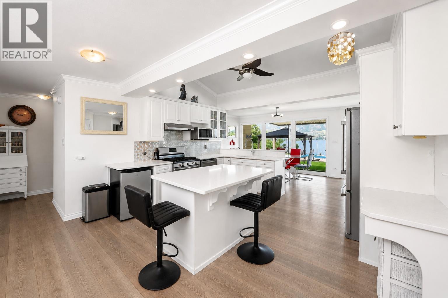 3939 Lakeside Road, Penticton, British Columbia  V2A 8W1 - Photo 6 - 10387249