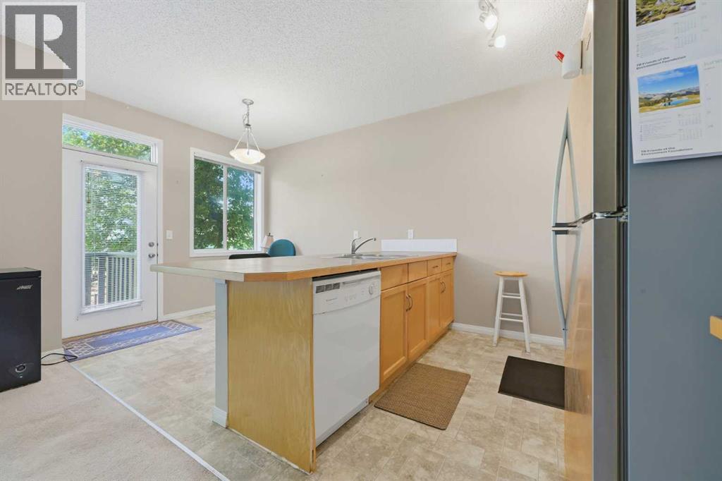 124 Everridge Gardens SW, Calgary, Alberta  T2Y 0G9 - Photo 6 - A2329599