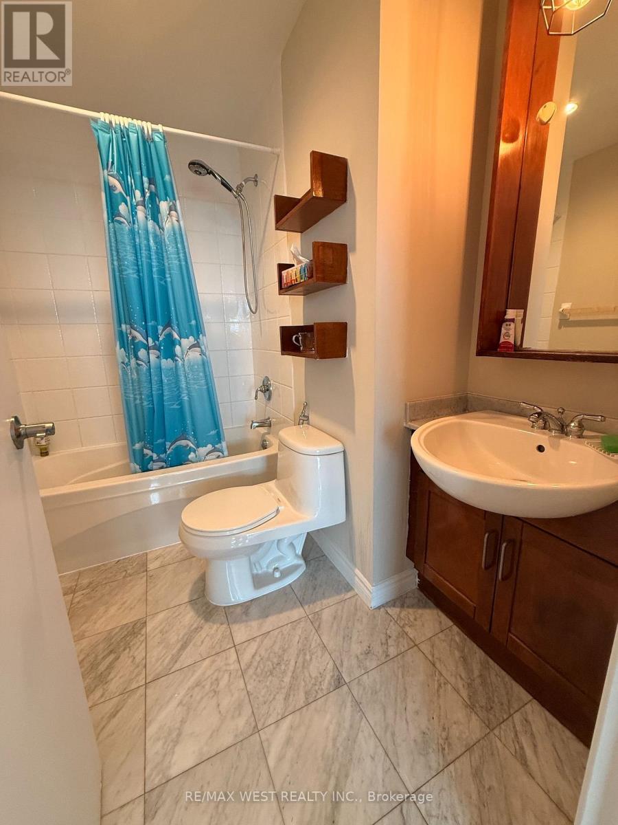 2010 - 60 Byng Avenue, Toronto, Ontario  M2N 7K3 - Photo 11 - C13642994