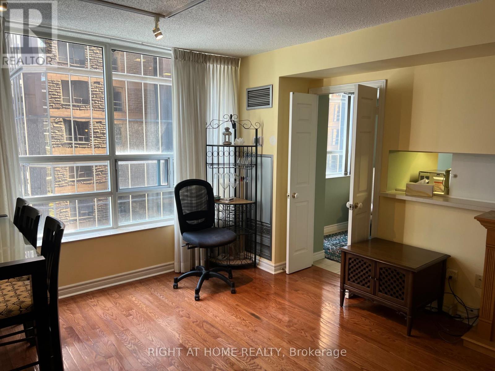 705 - 71 Simcoe Street, Toronto, Ontario  M5J 2S9 - Photo 4 - C13643006