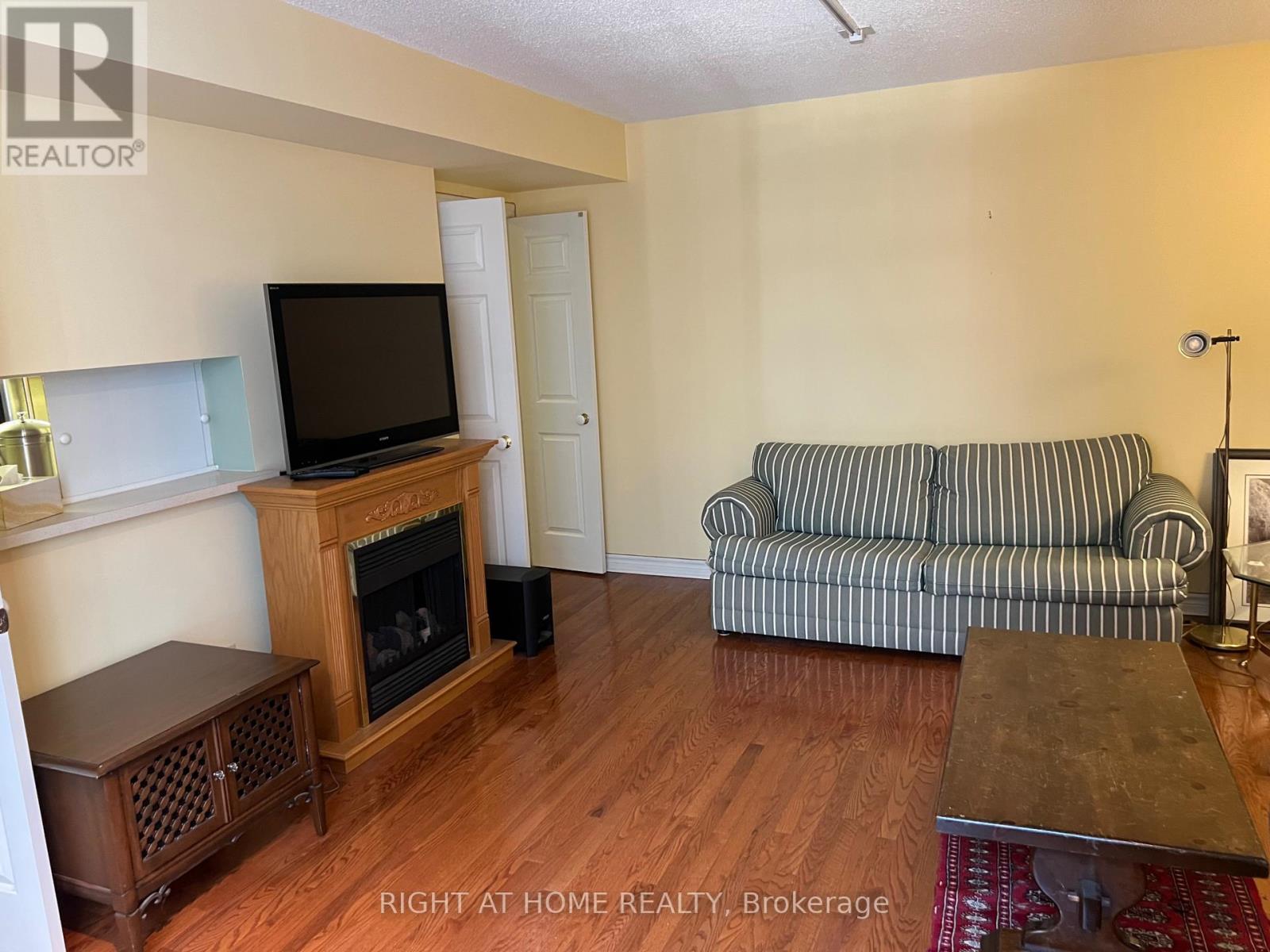 705 - 71 Simcoe Street, Toronto, Ontario  M5J 2S9 - Photo 5 - C13643006