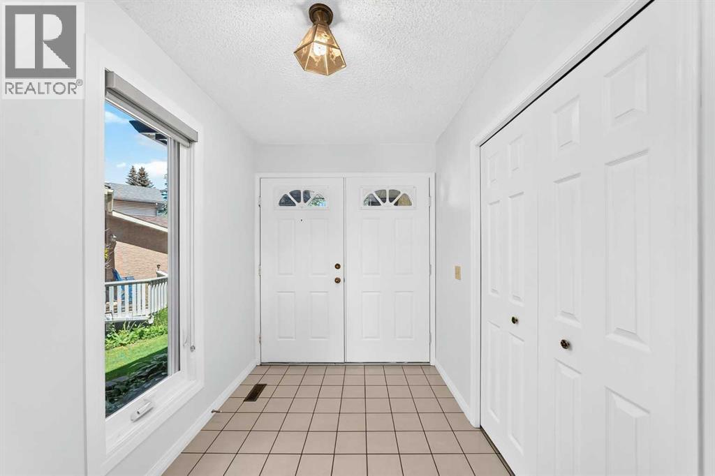 416 Hawkhill Place NW, Calgary, Alberta  T3G 3H8 - Photo 4 - A2326475
