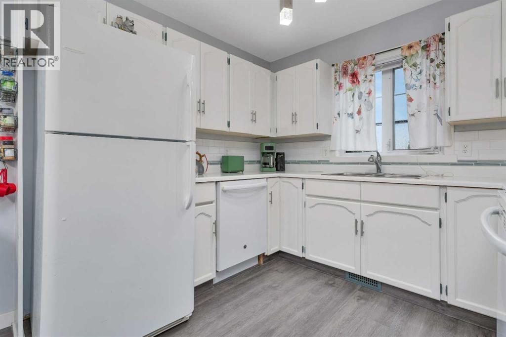 63 Elder Street, Red Deer, Alberta  T4R 2C6 - Photo 7 - A2314752