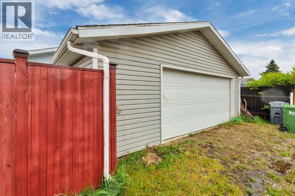 63 Elder Street, Red Deer, Alberta  T4R 2C6 - Photo 2 - A2314752