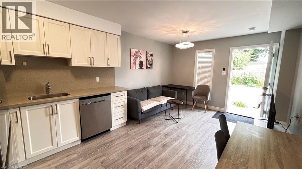 122 Courtland Avenue E Unit# 14, Kitchener, Ontario  N2G 0B8 - Photo 4 - 40853728