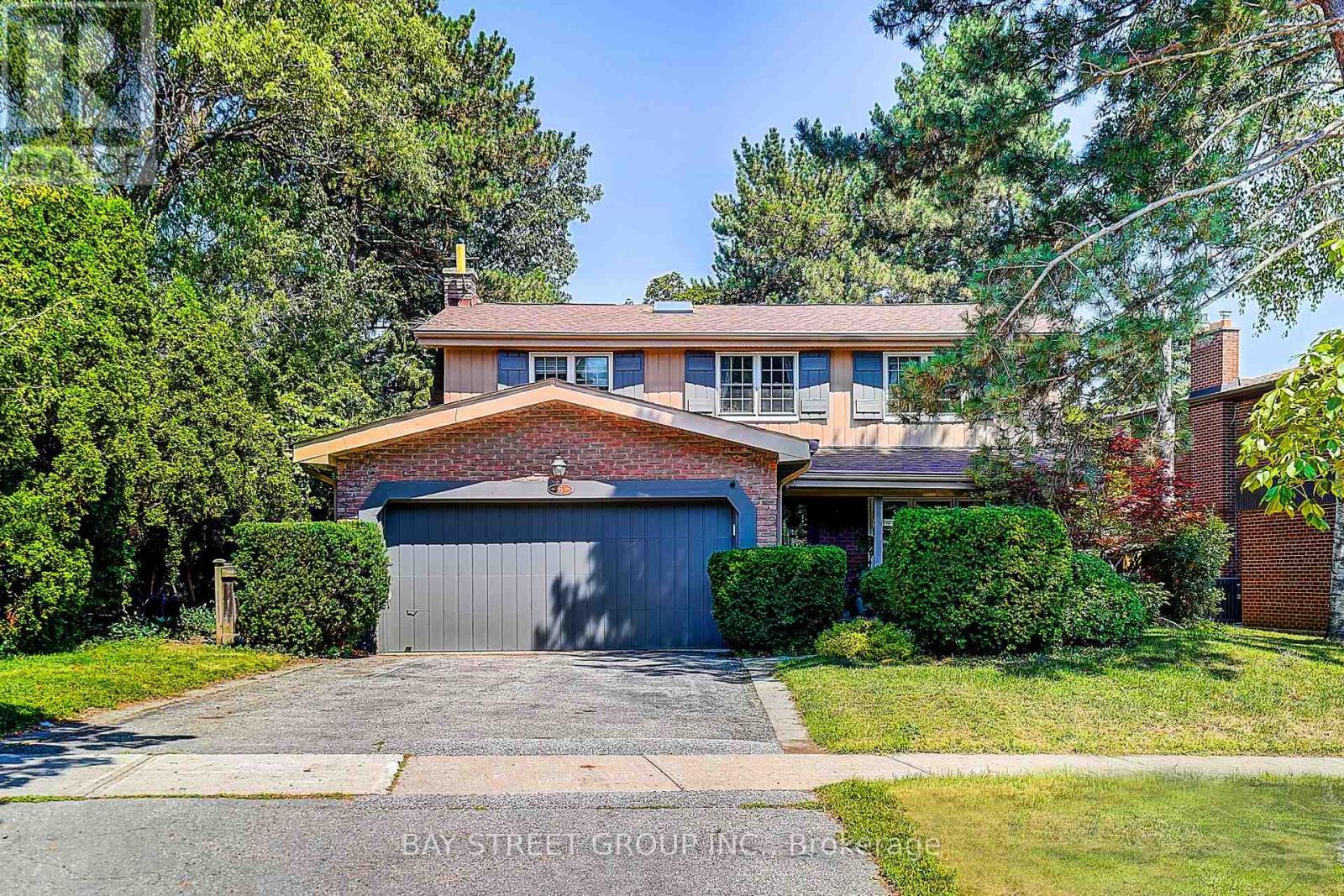 6 CARAVAN DRIVE, Toronto, Ontario