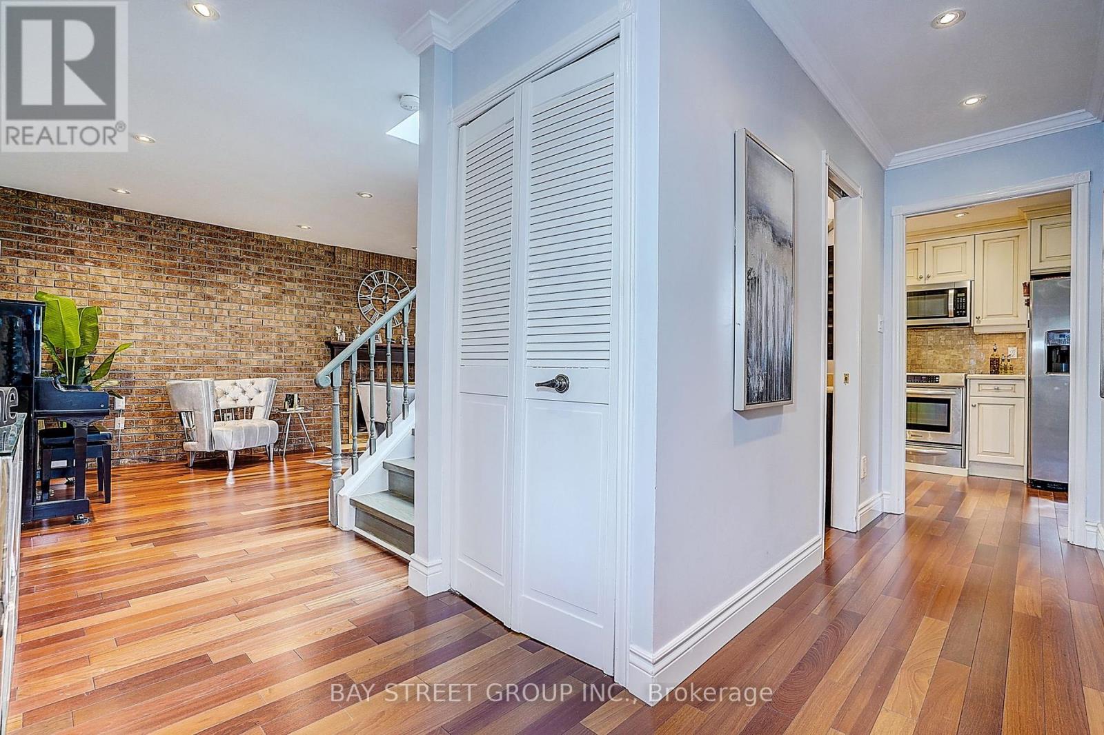 6 Caravan Drive, Toronto, Ontario  M3B 1N1 - Photo 5 - C13643048