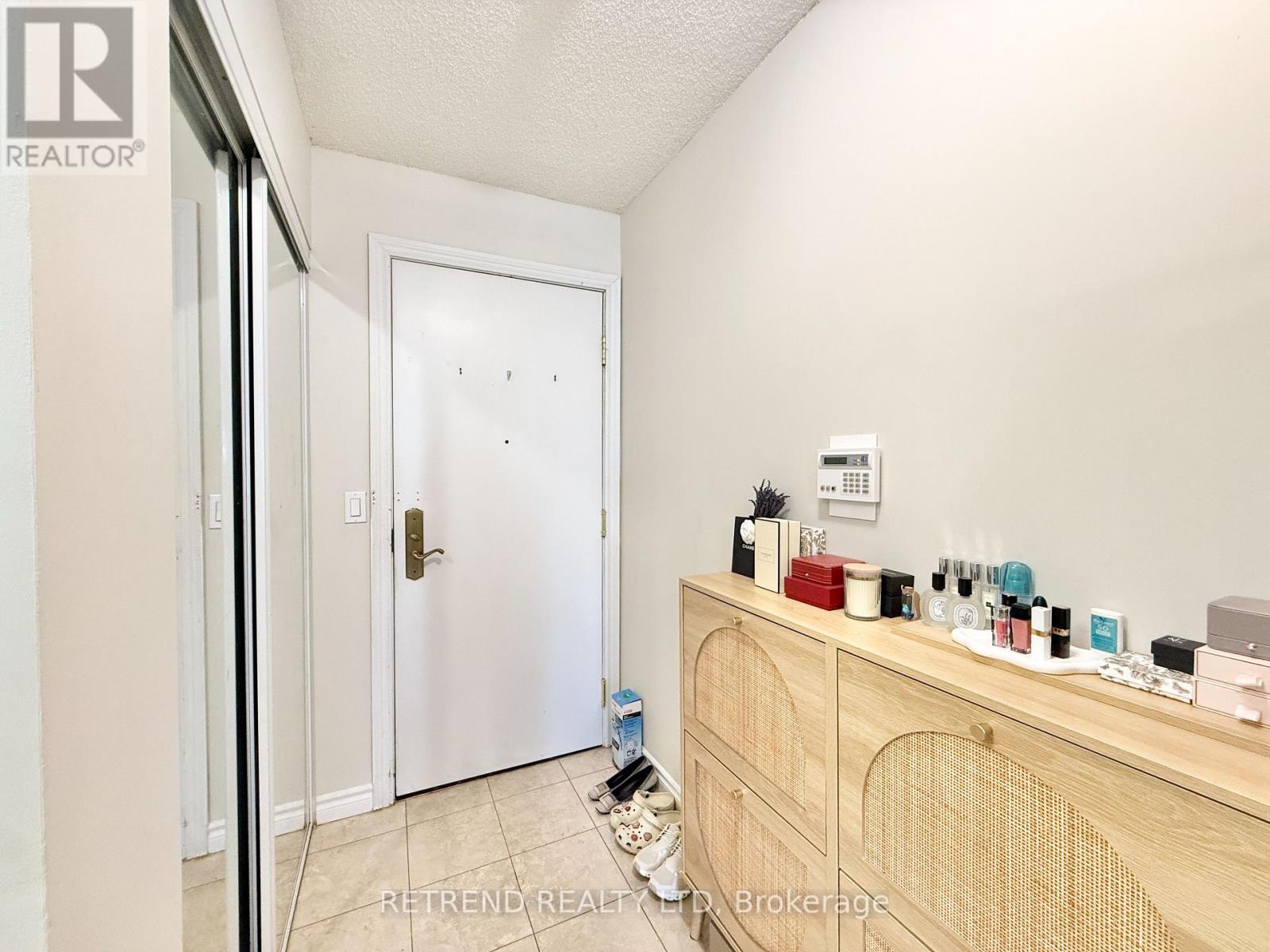 1011 - 18 Sommerset Way, Toronto, Ontario  M2N 6X5 - Photo 2 - C13643064