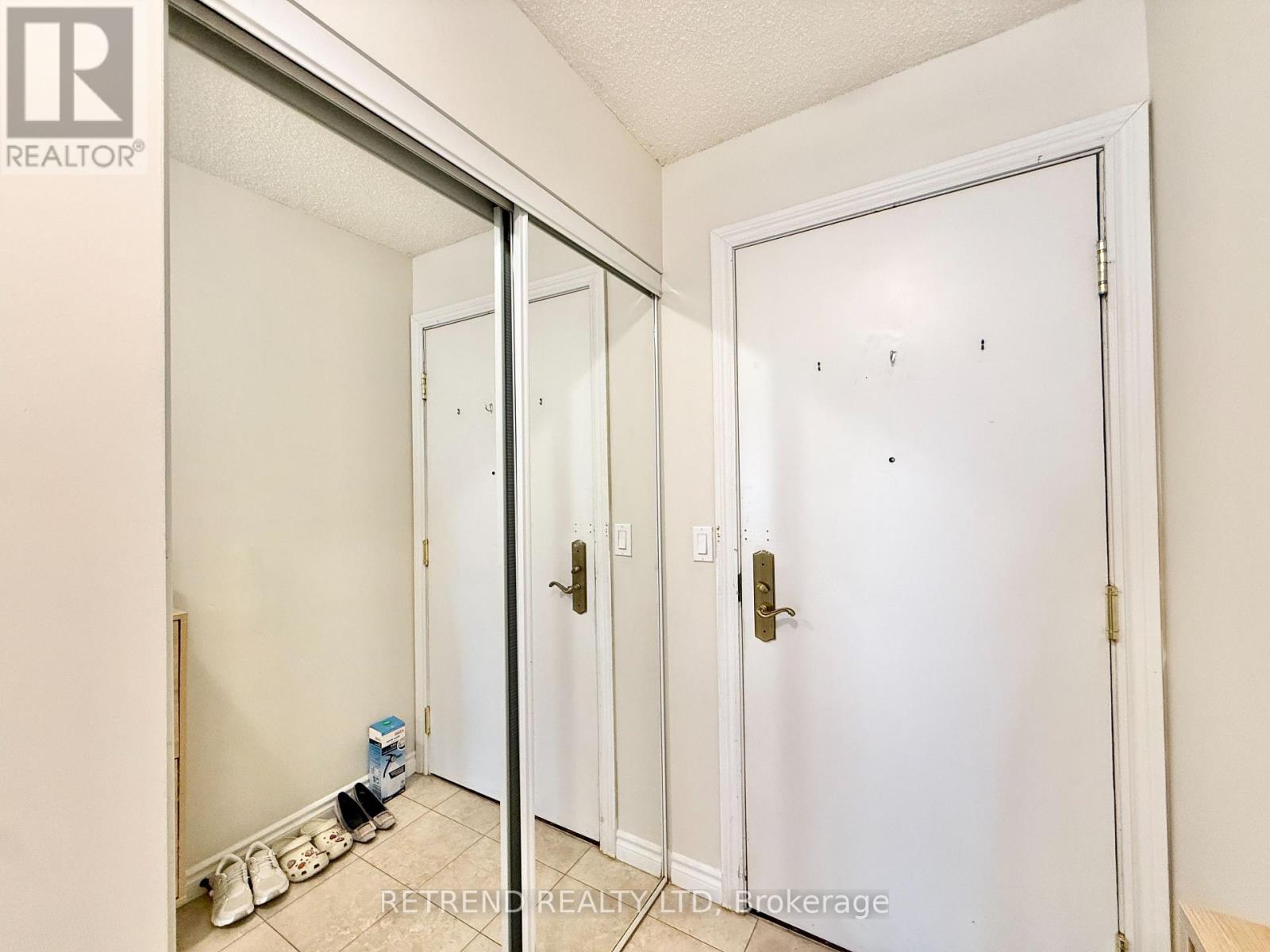 1011 - 18 Sommerset Way, Toronto, Ontario  M2N 6X5 - Photo 3 - C13643064
