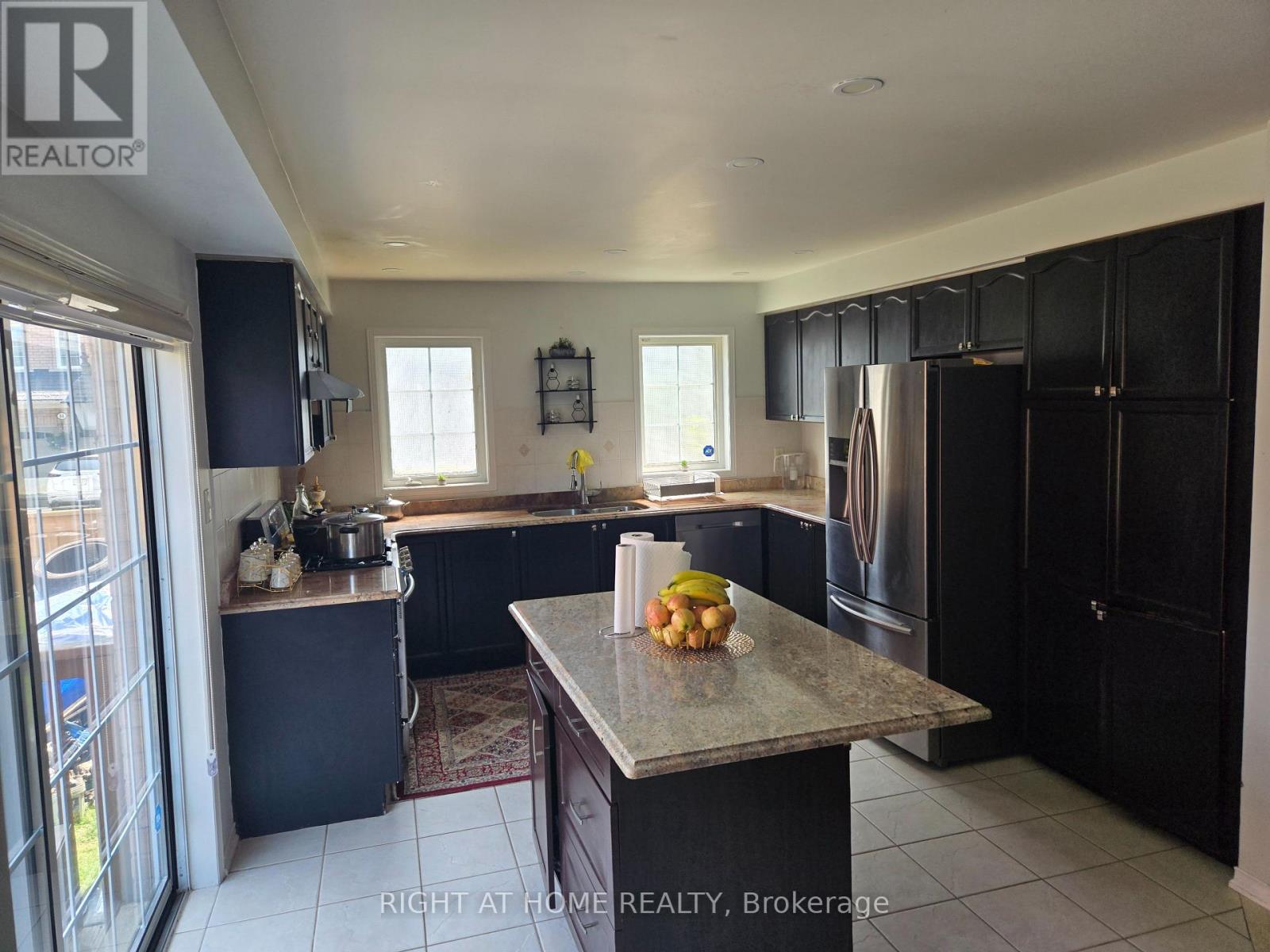 3 Wainwright Drive, Ajax, Ontario  L1T 4H4 - Photo 6 - E13643068