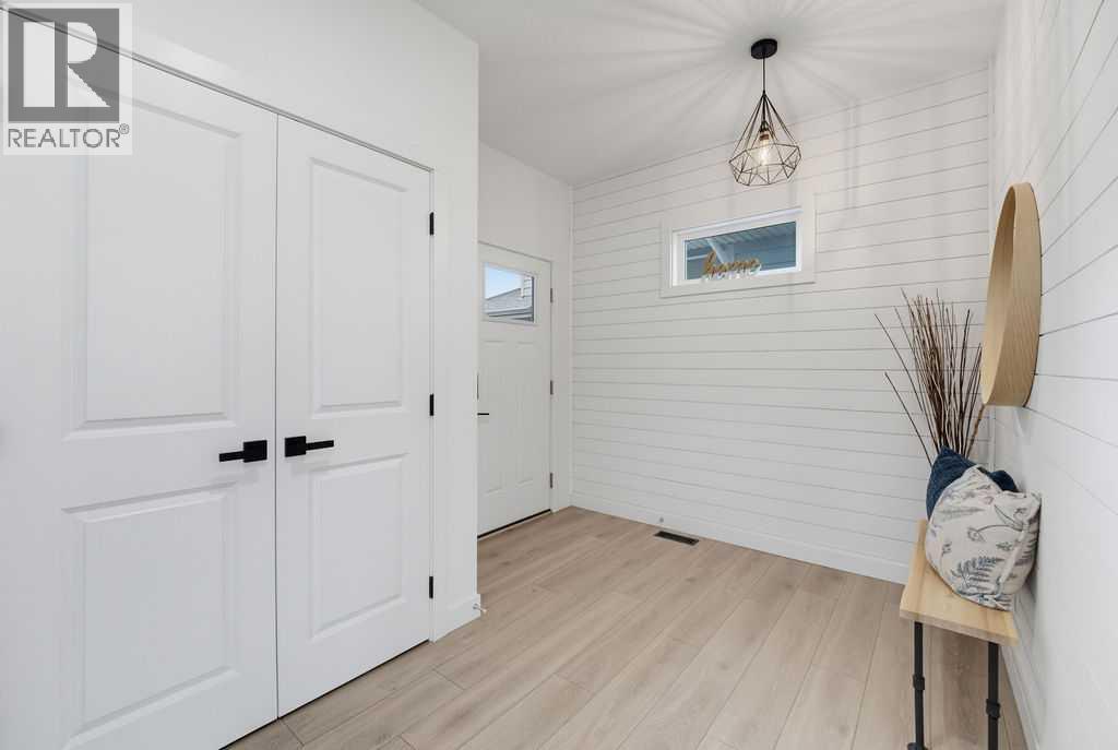 136 Sunrise Common, Cochrane, Alberta  T4C 2S1 - Photo 5 - A2329155