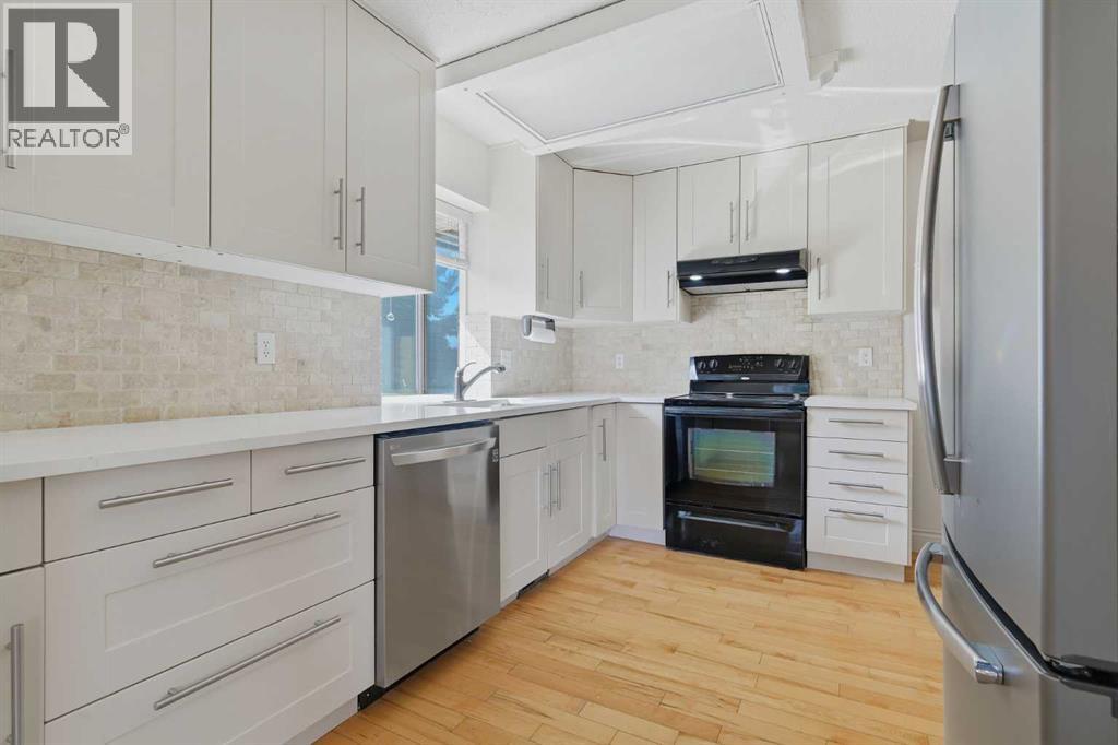 111 Coachwood Crescent SW, Calgary, Alberta  T3H 1C2 - Photo 7 - A2335109