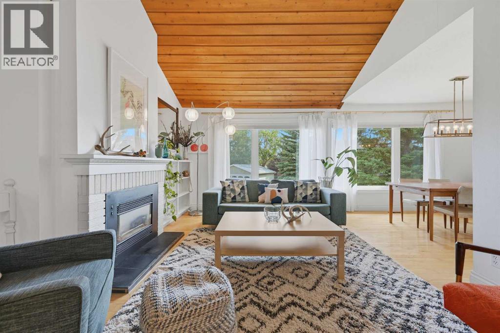 111 Coachwood Crescent SW, Calgary, Alberta  T3H 1C2 - Photo 6 - A2335109