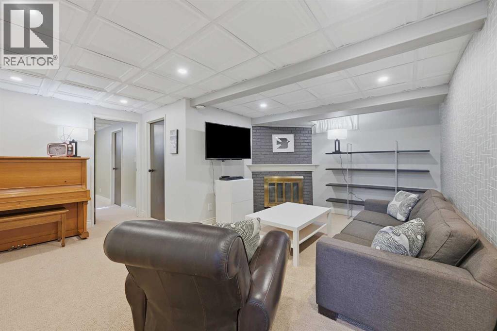 111 Coachwood Crescent SW, Calgary, Alberta  T3H 1C2 - Photo 31 - A2335109