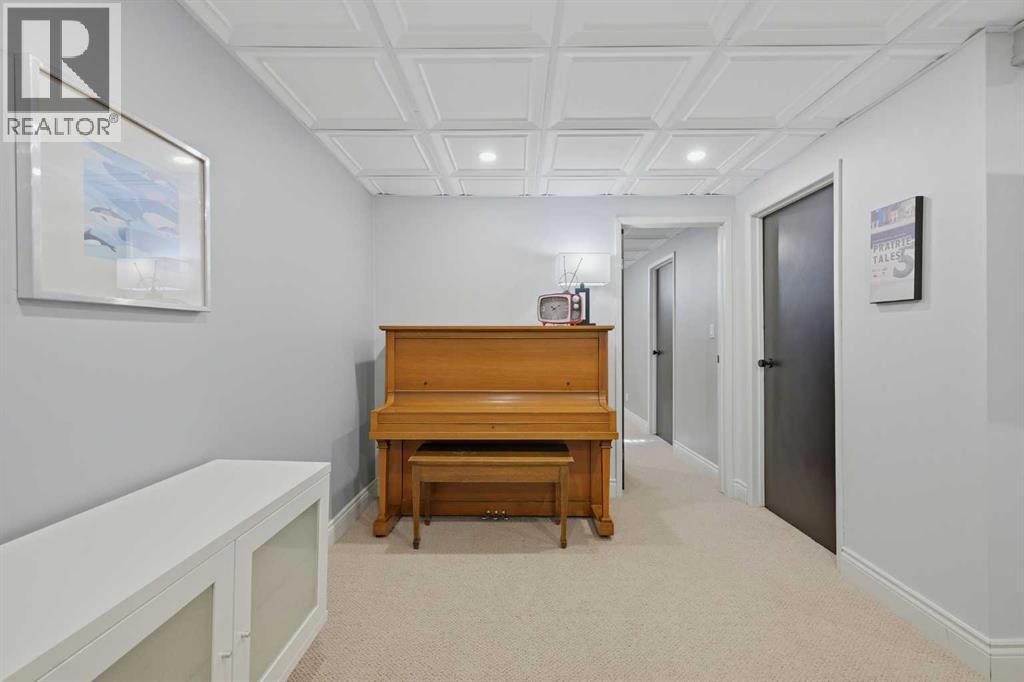 111 Coachwood Crescent SW, Calgary, Alberta  T3H 1C2 - Photo 33 - A2335109