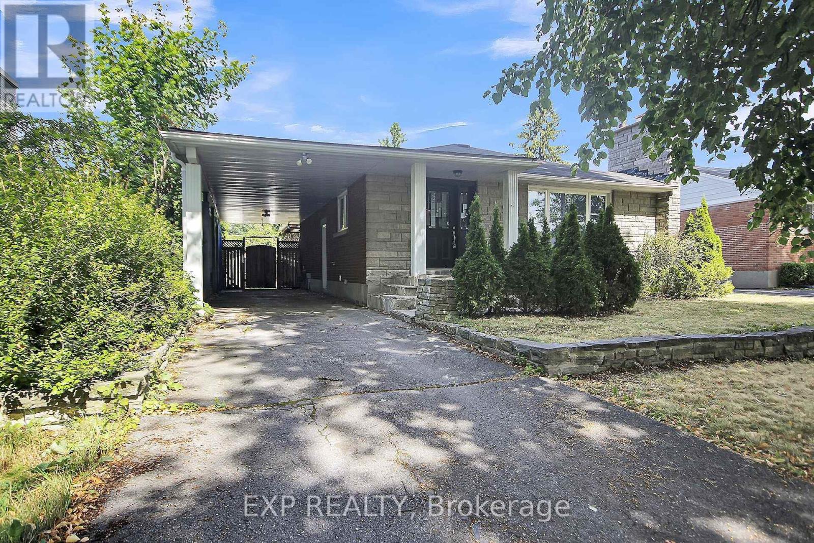 2247 Miramichi Street, Ottawa, Ontario  K2C 0Z1 - Photo 2 - X13643092