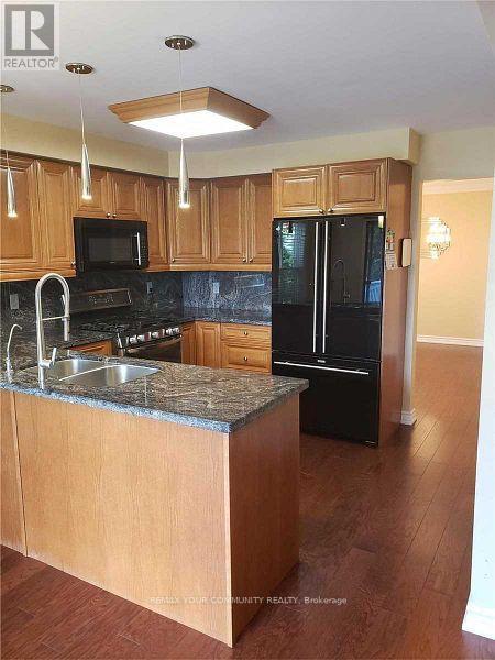 243 Glenway Circle, Newmarket, Ontario  L3Y 7S6 - Photo 3 - N13643110