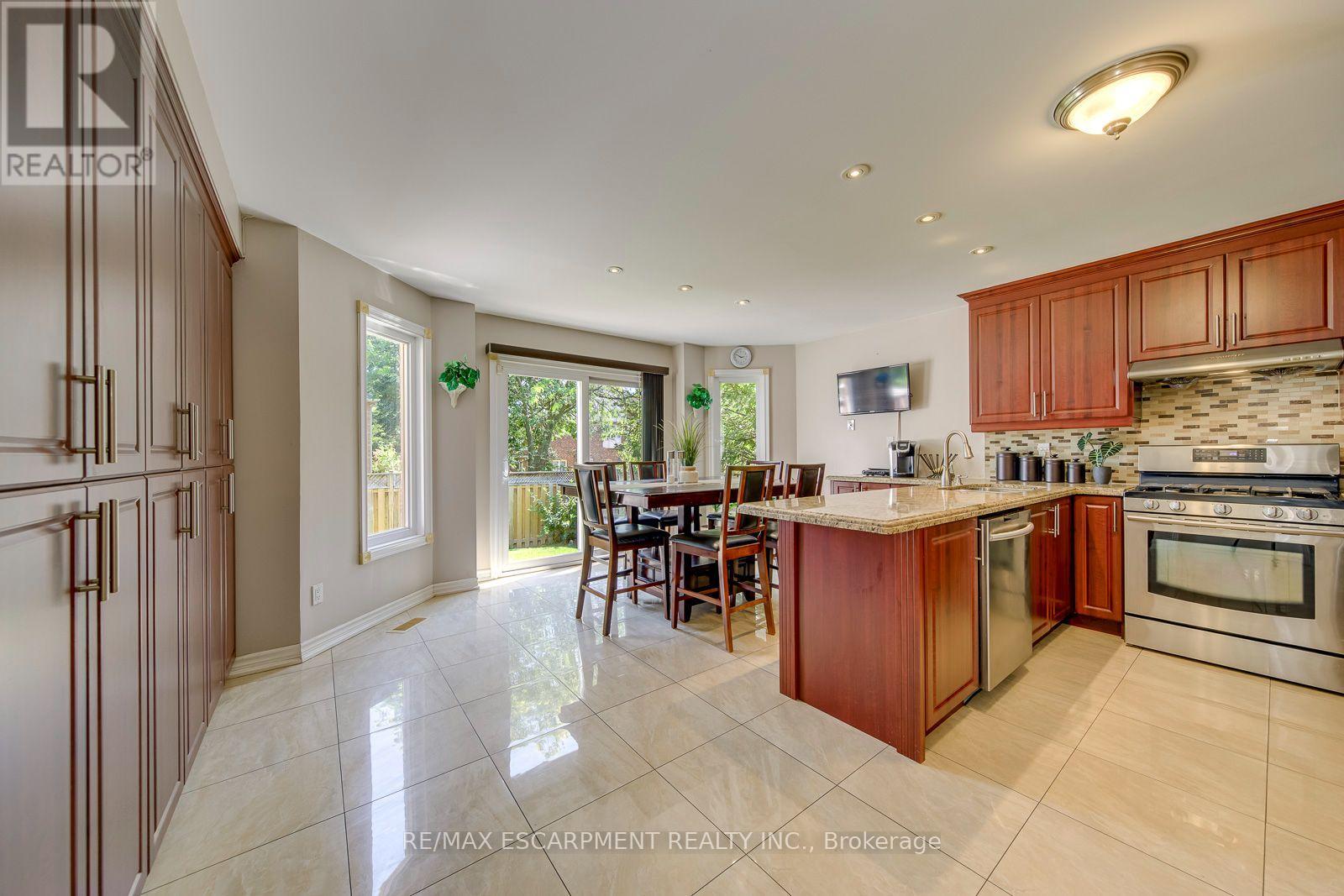 2442 Wynten Way, Oakville, Ontario  L6J 7K9 - Photo 11 - W13643108