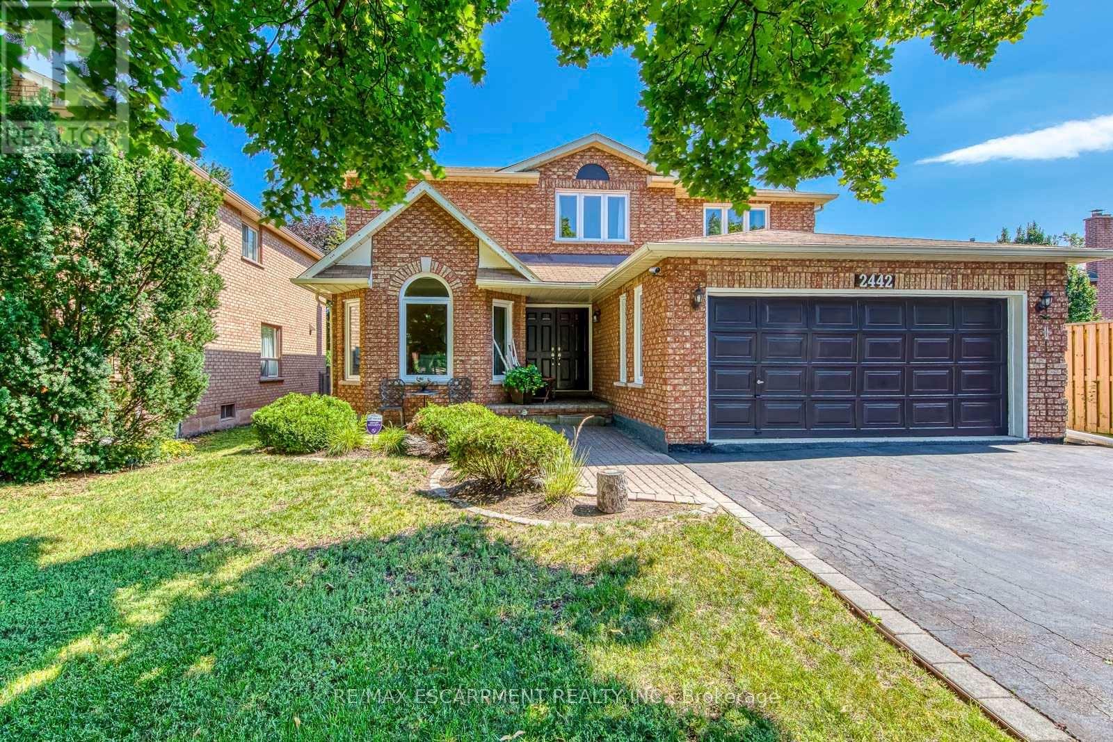 2442 Wynten Way, Oakville, Ontario  L6J 7K9 - Photo 2 - W13643108