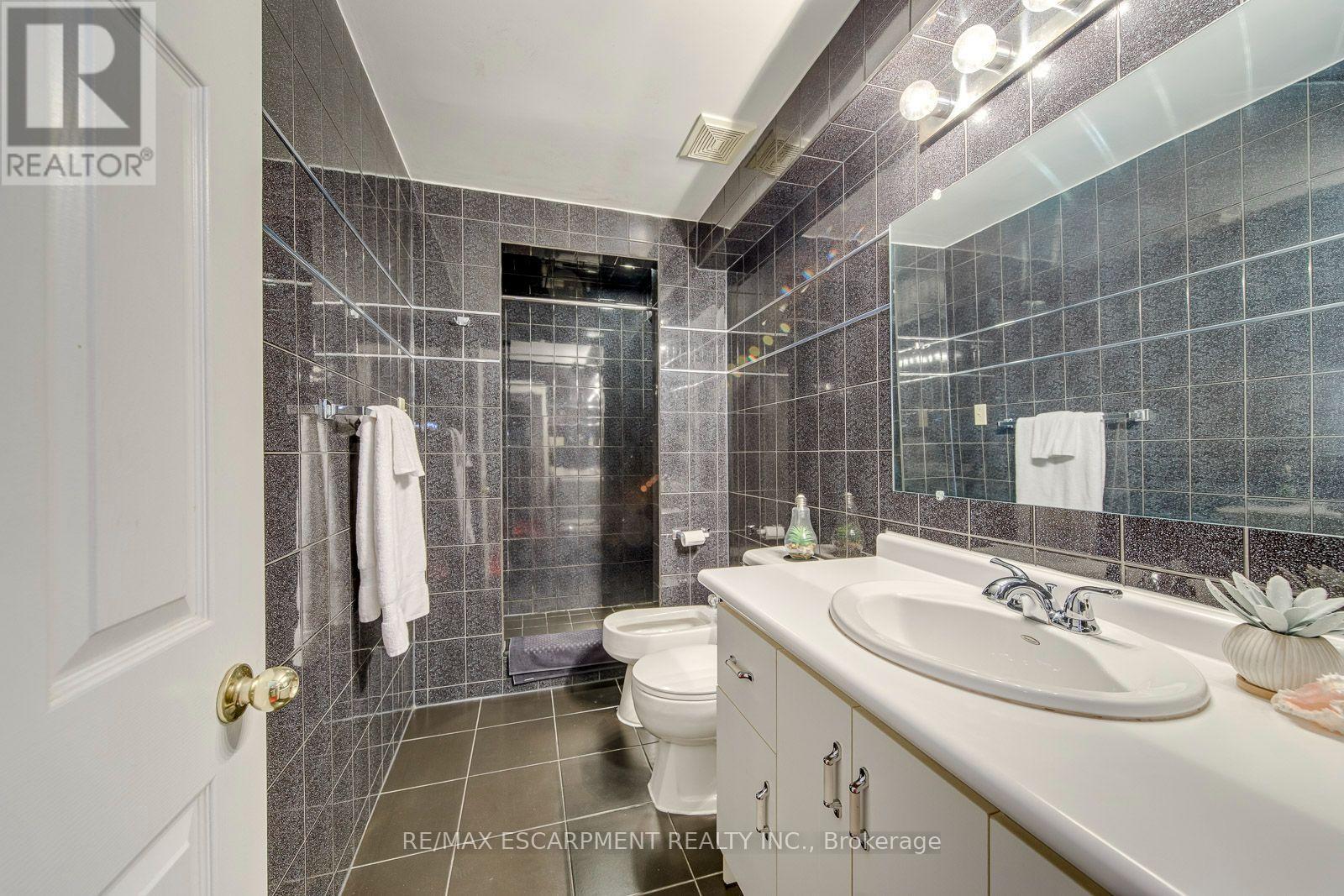 2442 Wynten Way, Oakville, Ontario  L6J 7K9 - Photo 39 - W13643108