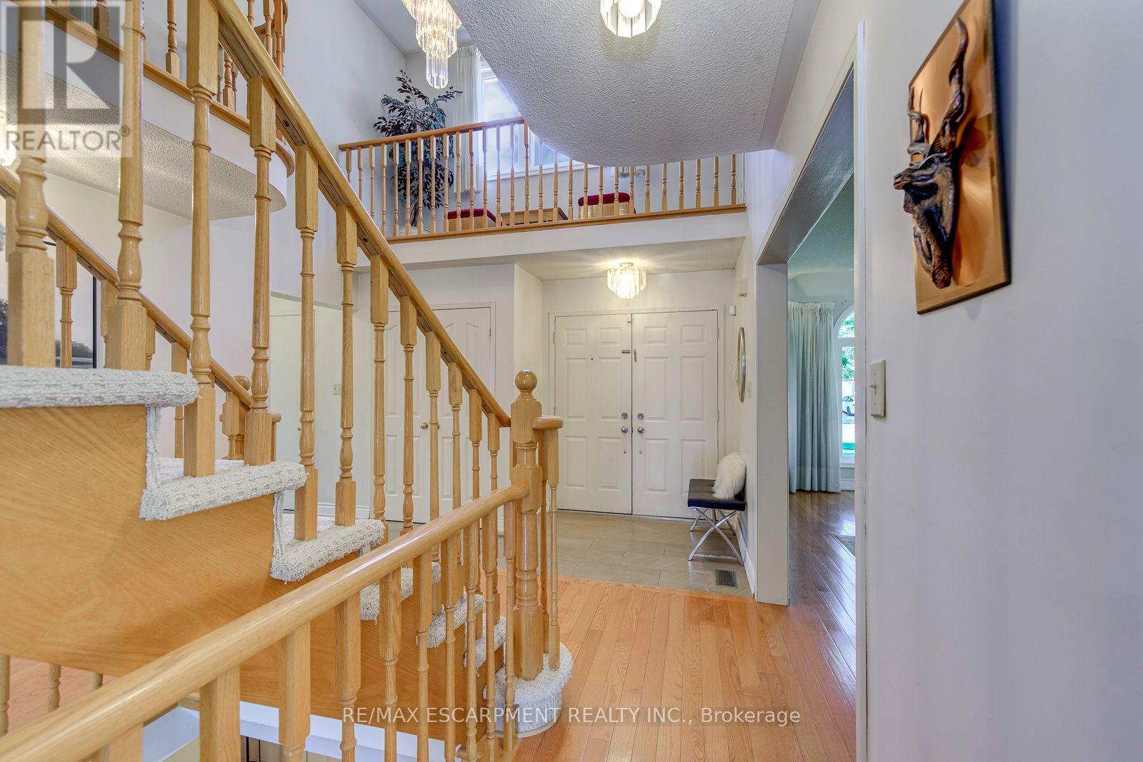 2442 Wynten Way, Oakville, Ontario  L6J 7K9 - Photo 5 - W13643108