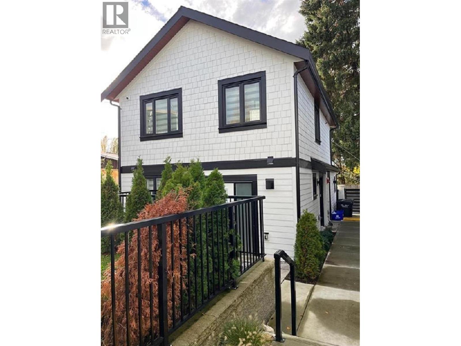 1&2 5455 Killarney Street, Vancouver, British Columbia  V5R 3W3 - Photo 2 - R3153179