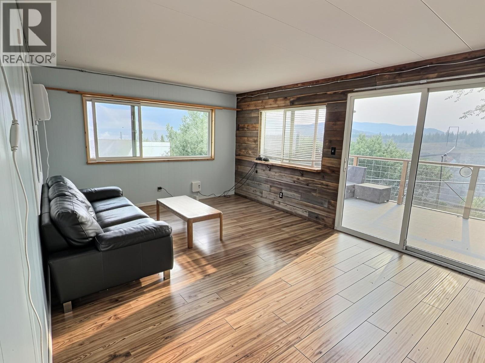 5399 Shelly Drive, Kamloops, British Columbia  V2C 5A7 - Photo 4 - 10396372