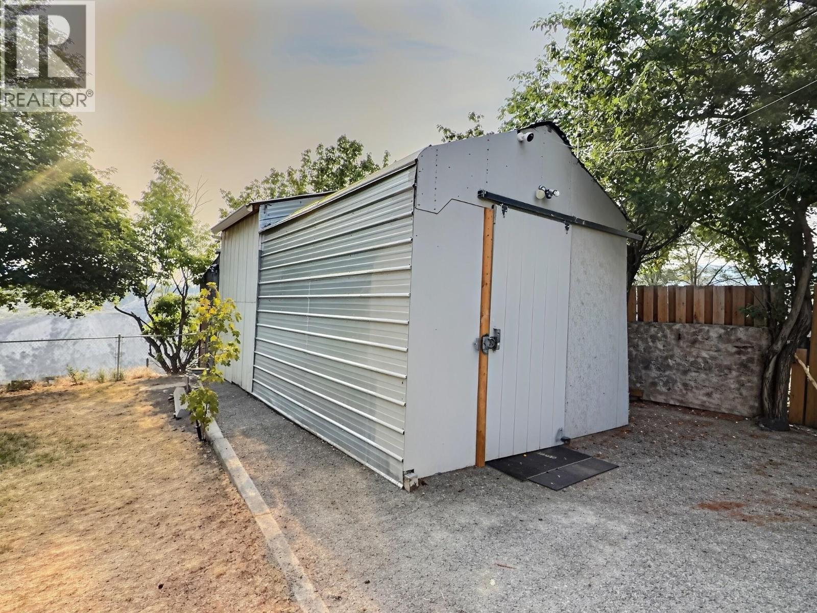 5399 Shelly Drive, Kamloops, British Columbia  V2C 5A7 - Photo 3 - 10396372