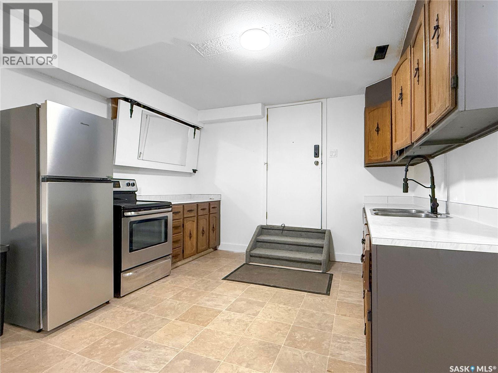 161 5th Avenue NE, Swift Current, Saskatchewan  S9H 2L1 - Photo 3 - SK044452