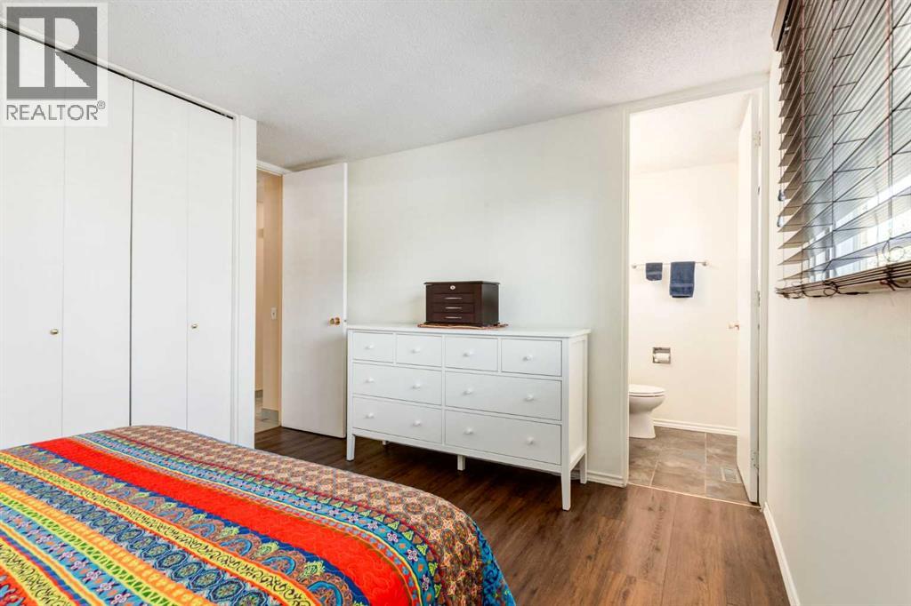 2512 106 Avenue SW, Calgary, Alberta  T2W 2H9 - Photo 13 - A2335121