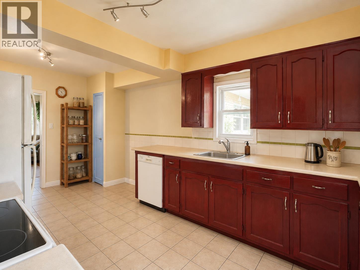 5569 Culloden Street, Vancouver, British Columbia  V5W 3R9 - Photo 9 - R3135470