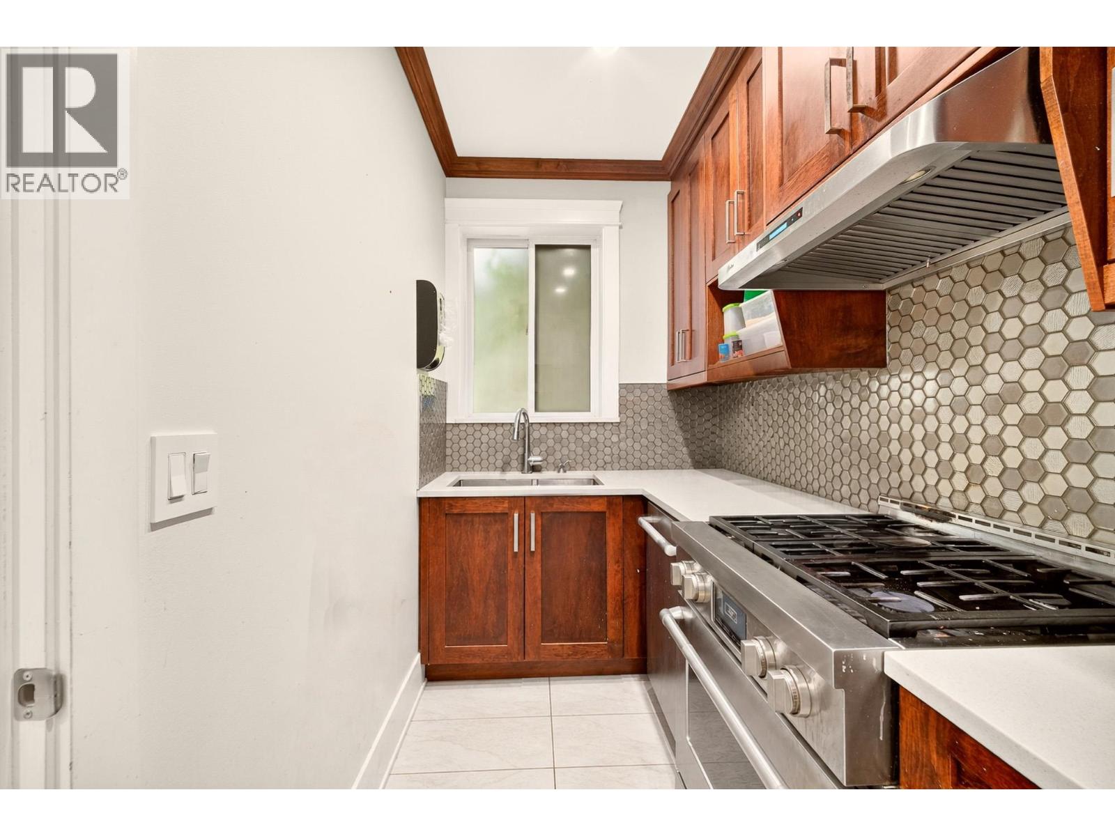 5886 Sherbrooke Street, Vancouver, British Columbia  V5W 3M9 - Photo 17 - R3138142