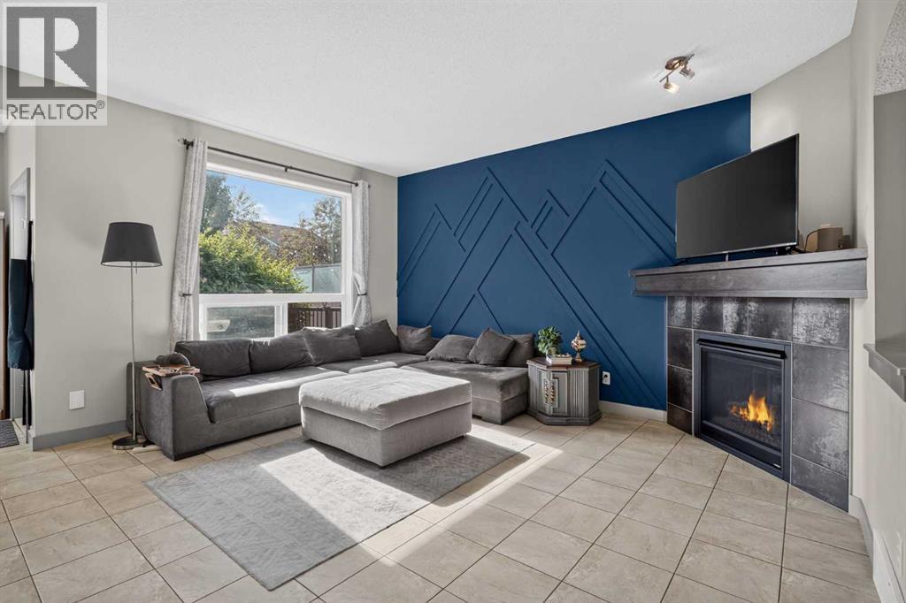 166 Hillcrest Circle SW, Airdrie, Alberta  T4B 0Y5 - Photo 4 - A2324657