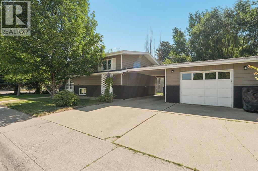 210 Dunkirk Street S, Lethbridge, Alberta  T1J 4E6 - Photo 2 - A2334536