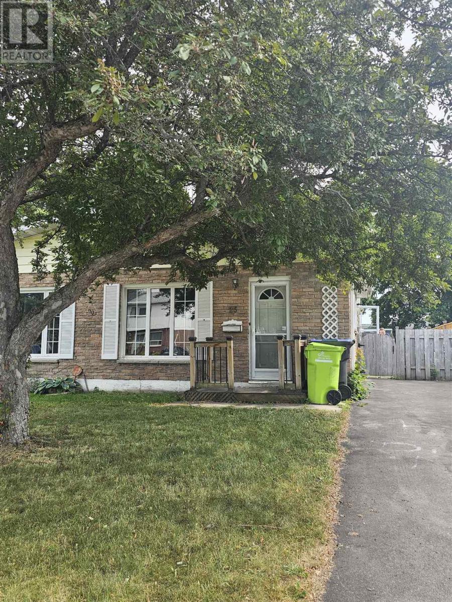 25 Cambridge Pl, Sault Ste. Marie, Ontario  P6A 6E8 - Photo 1 - SM261857