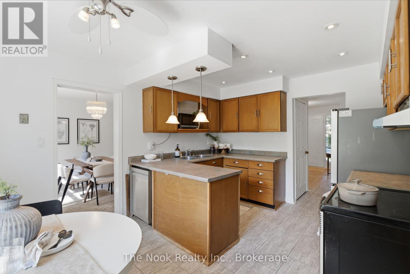 424 Prince Of Wales Drive, Whitby, Ontario  L1N 6M9 - Photo 15 - E13643134
